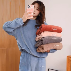 Bộ Mặc Nhà Chất Liệu Lông Nhung Dày Dặn Dành Cho Bạn Nữ - Chipxinhxk