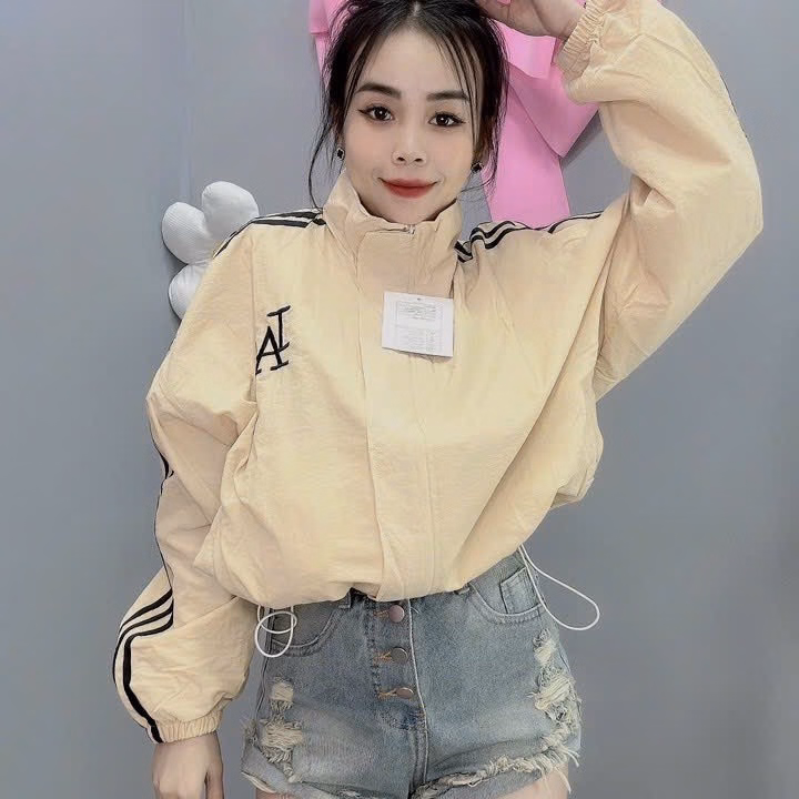 Áo Khoác Dù Trượt Nước 2 Lớp Cổ Đứng Phối Tay 3 Sọc Họa Tiết Chữ Ia -Htm Fashion