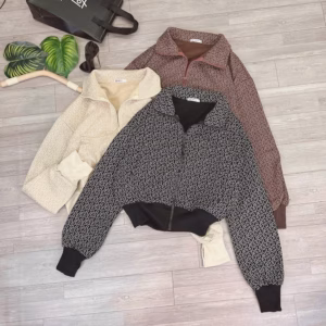 Áo Khoác Nữ Nỉ Dệt 4 Túi In Nhiều Chữ Guessg - Htm Fashion