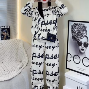 Sét Bộ Đồ Nỉ Nữ Cổ Tròn Ống Bo In Phối Nhiều Chữ Ktpseeu - Htm Fashion