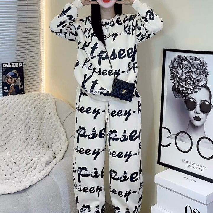 Sét Bộ Đồ Nỉ Nữ Cổ Tròn Ống Bo In Phối Nhiều Chữ Ktpseeu - Htm Fashion