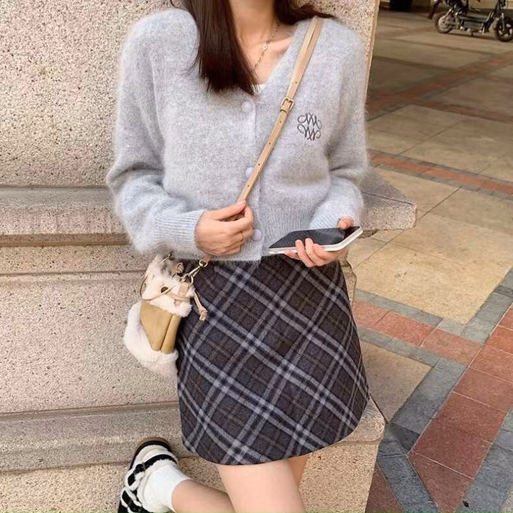 Chân Váy Chữ A Chất Dạ Phối Họa Tiết Kẻ Sọc Phong Cách Hàn Quốc Dành Cho Bạn Nữ - Chipxinhxk - Ảnh 3