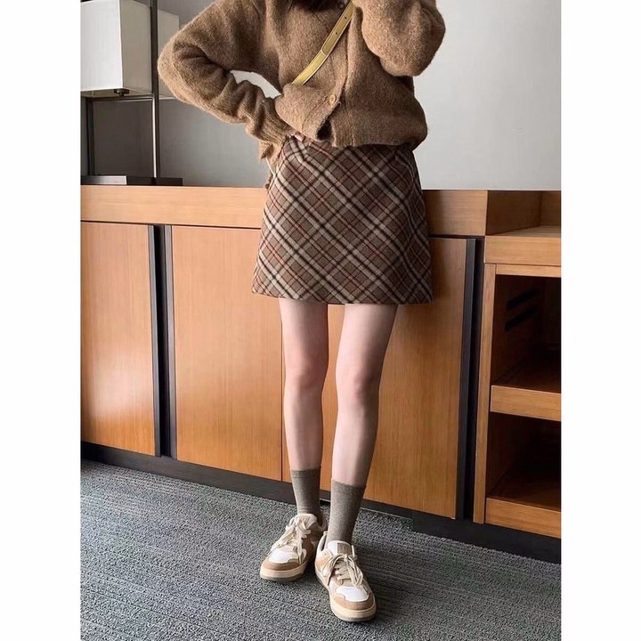 Chân Váy Chữ A Chất Dạ Phối Họa Tiết Kẻ Sọc Phong Cách Hàn Quốc Dành Cho Bạn Nữ - Chipxinhxk - Ảnh 4