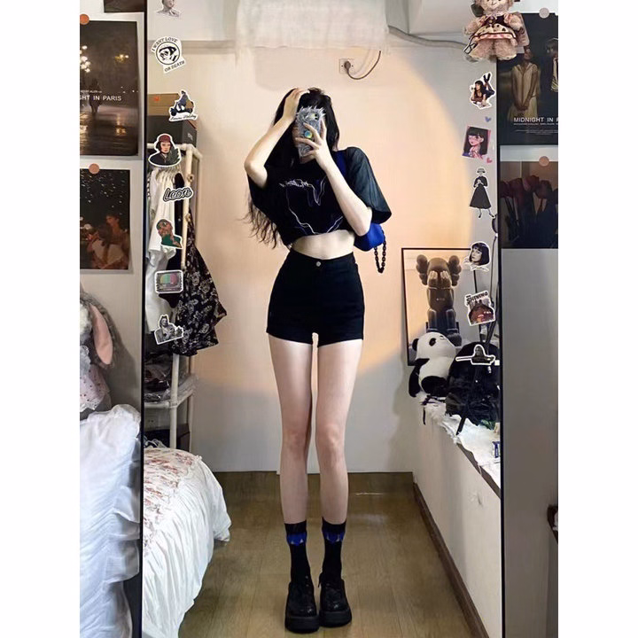 Quần Short Umi Cạp Cao Phối Khuy Giữa Tôn Dáng Dành Cho Bạn Nữ - Chipxinhxk