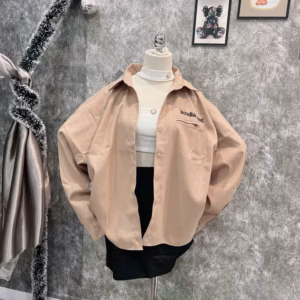 Áo Sơ Mi Nữ Da Lộn Thêu Chữ Có Túi Hộp Cá Tính Form Chuẩn - Htm Fashion