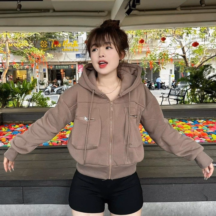 Áo Khoác Nỉ Dệt Croptop Nữ Có Nón Phối Túi Hộp Khóa Kéo Mẫu Mới -Htm Fashion - Ảnh 2