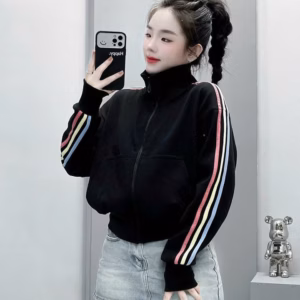 Áo Khoác Nỉ Croptop Có Túi Trong Phối Tay 3 Sọc Cầu Vồng Thiết Kế Tay Xỏ Ngón -Htm Fashion