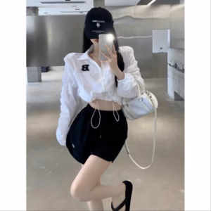 Áo Khoác Dù Nữ Lửng Croptop Cổ Bẻ Thêu Chữ B Có Dây Rút Như Hình -Htm Fashion