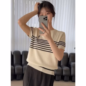 Áo Len Montoghi Cộc Tay, Phối Họa Tiết Kẻ Ngang Thêu Hình Ngựa Nhẹ Nhàng, Nữ Tính - Chipxinhxk