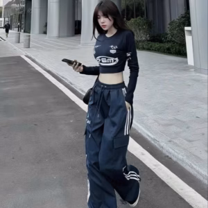 Sét Bộ Đồ Nữ Áo Ngắn Quần Kaki Túi Hộp Phong Cách Thể Thao Siêu Xịn - Htm Fashion