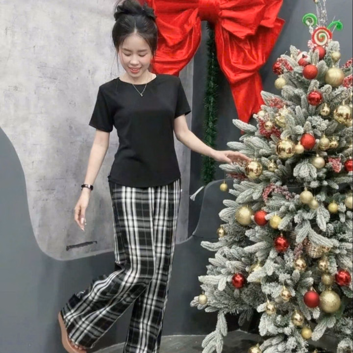 Set Bộ Quần Kẻ Caro Đen + Áo Phông Croptop Cộc Tay Trơn Chất Tăm Hàn Lạnh - Ảnh 3