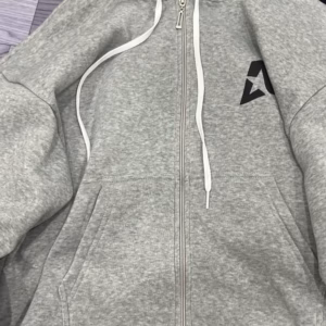 Áo Khoác Nỉ Nam Nữ In Họa Tiết Số 8 Sau Lưng Có Nón Chống Nắng - Htm Fashon