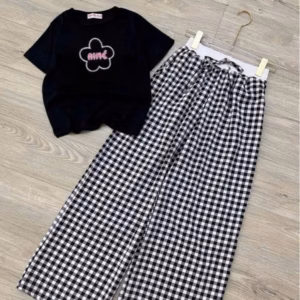 Sét Quần Kẻ Caro Mini Cạp Cao + Mix Áo Thun Croptop Tăm Thêu Bông Hoa