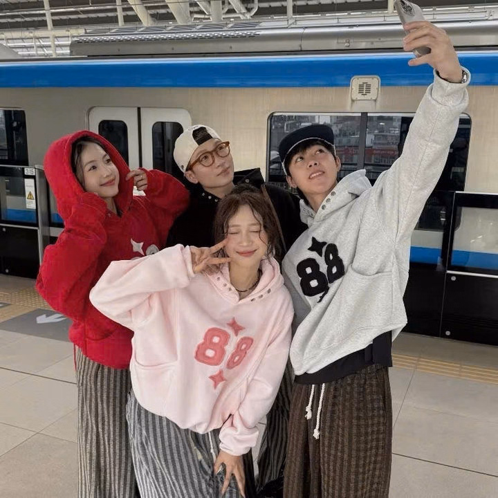 Áo Hoodie Nỉ Form Boxy Thêu Số 88 Phối Cúc Bấm Cổ Unisex Nam Nữ Hot Tp36 - Golden Dream - Ảnh 2