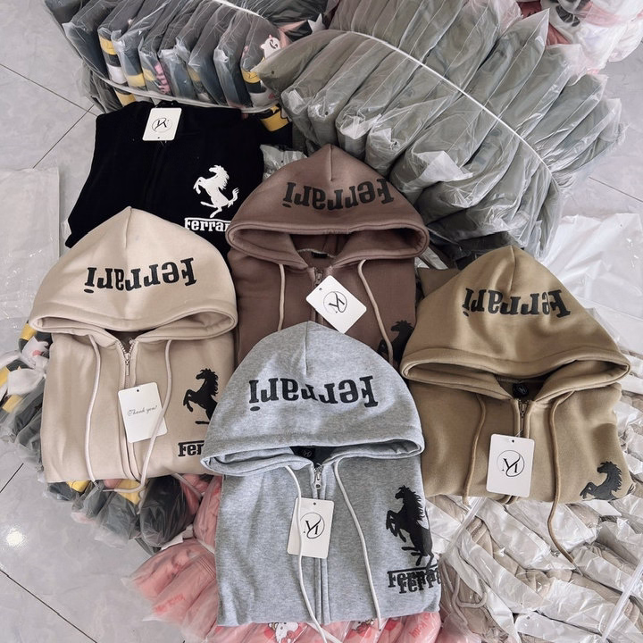 Áo Khoác Nỉ Nam Nữ Có Nón Họa Tiết In Ferrari - Htm Fashion - Ảnh 2