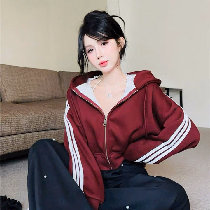 Áo Khoác Nỉ Croptop Nữ Thiết Kế Tay 3 Sọc Có Nón - Htm Fashion