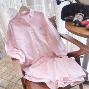 Set Bộ Đi Chơi Nữ Vải Lụa Sọc Áo Sơ Mi Phối Quần Đùi Thêu Logo Tp63