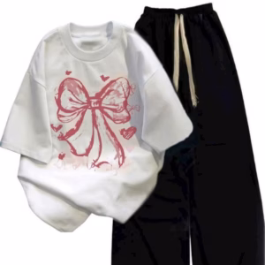 Quần Dây To Đen + Áo Phông In Nơ Hồng Loang Màu Trắng