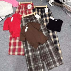Set Bộ Nữ Gồm Áo Thun Trơn Cotton Phối Quần Caro Dạ Ống Suông Tp60