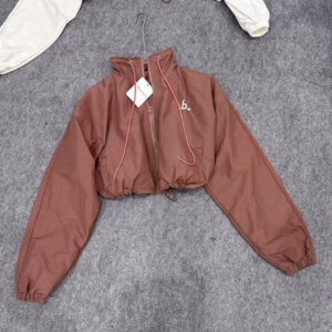 Áo Khoác Dù Nữ Nhăn 2 Lớp Form Lửng Thêu Chữ B Tay Phồng Tp64