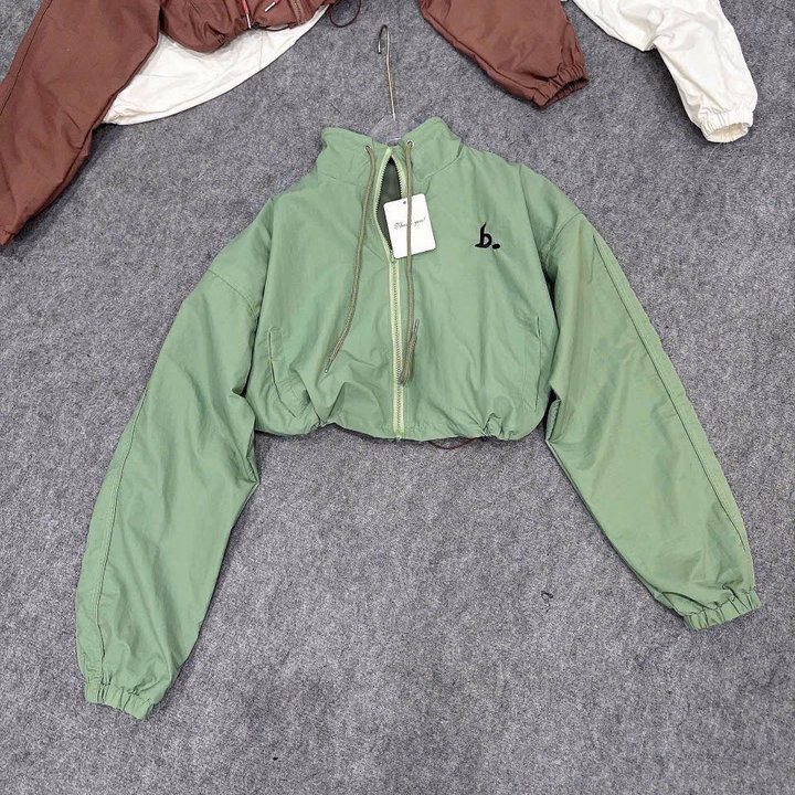 Áo Khoác Dù Nữ Nhăn 2 Lớp Form Lửng Thêu Chữ B Tay Phồng Tp64 - Ảnh 9