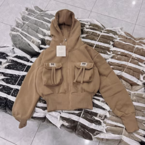 "Áo Khoác Nỉ Croptop Dáng Lửng Nữ Có Nón Phối Túi Hộp Thêu Chữ M - Htm Fashion