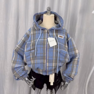 Áo Khoác Dạ Caro Nữ Form Lửng Có 2 Túi Ngoài Mũ Rộng Đẹp Tp29