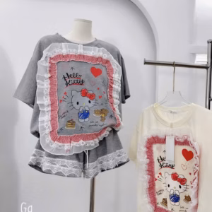 Set Đồ Bộ Nữ Áo Cổ Tròn Phối Bèo In Chữ Kitty + Quần Đùi Chất Vải Tăm Lạnh Siêu Xinh - Tp75
