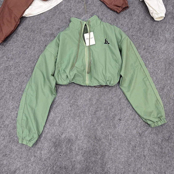 Áo Khoác Gió Nữ Croptop 2 Lớp Thêu Chữ B. Vải Gió Nhăn Cản Gió,Chống Tia Uv,Trẻ Trung,Năng Động - Ảnh 4