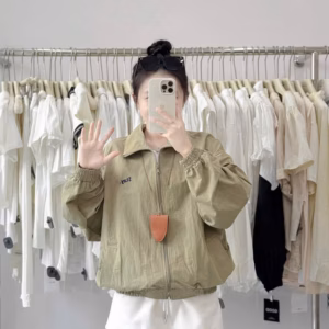 Áo Khoác Dù Gió Nhăn Nữ Cổ Bẻ Logo Stgy - Htm Fashion