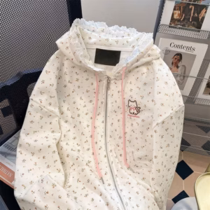 Áo Khoác Nỉ Nữ Phối Rên Mũ Và Bo Chun In Hoa Toàn Bộ Áo Thêu Mèo Tp99