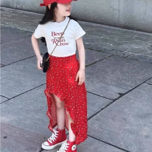 Set Váy Midi Bé Gái Đỏ Nổi Bật – Áo Thun In Chữ Kèm Chân Váy Lụa Bèo Xẻ Tà Nàng Thơ Từ 20-45Kg Dành Cho Bé Gái