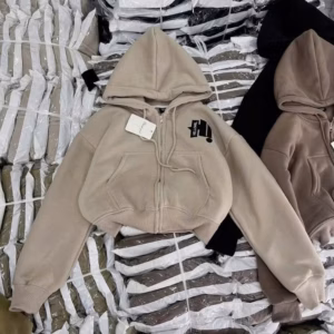 Áo Khoác Nữ Vải Nỉ Ngoại Dày Dặn Thêu Chữ Hhii Form Lửng Có Túi Trong Tay Xỏ Ngón Tp22