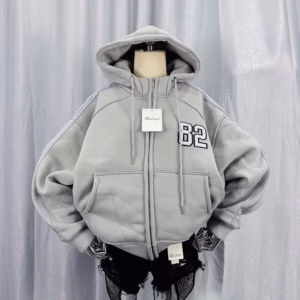 Áo Khoác Nỉ Dày Dặn Unisex Nam Nữ Form Boxy Phối Sọc Tay In Số 82 Cá Tính Tp18