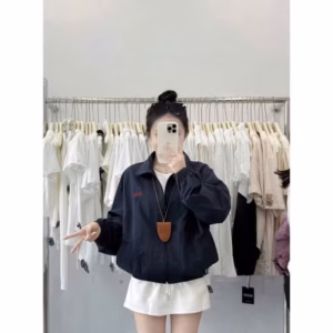Áo Khoác Dù Gió Nhăn Nữ Cổ Bẻ Croptop Nữ Dáng Lửng Họa Tiết Thêu Stay - Htm Fashion
