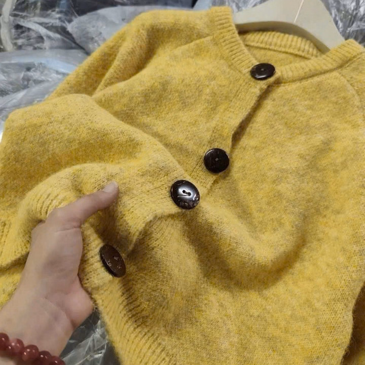 Áo Len Cardigan Dài Tay Phối Cúc Gỗ Dành Cho Bạn Nữ-Chipxinxk - Ảnh 3