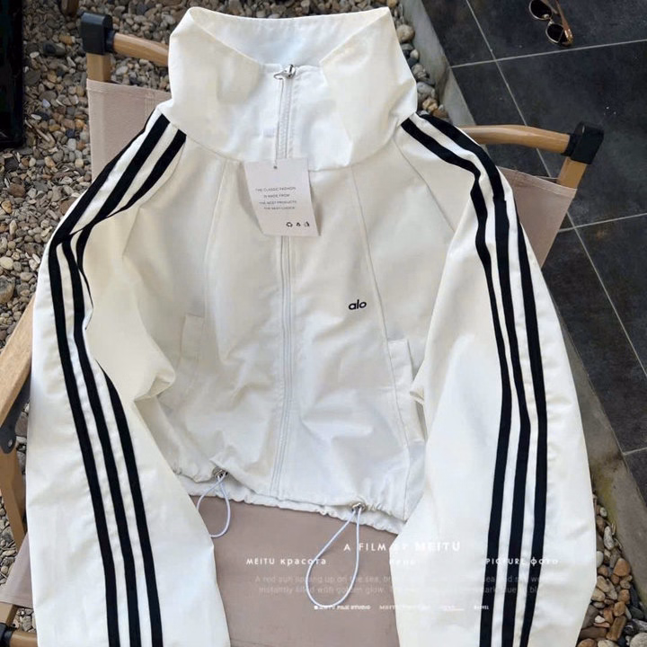 Áo Khoác Gió Dáng Croptop Phối 3 Sọc Ở Tay Cá Tính Thời Trang-Chipxinhxk