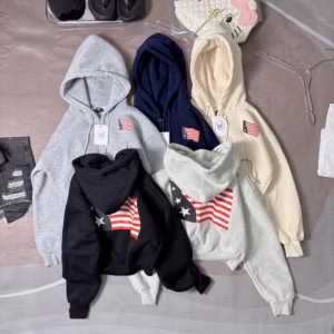 Áo Khoác Croptop Nỉ Nữ Dáng Lửng In Lá Cờ 2 Mặt Trước Sau Có Nón Chống Nắng - Htm Fashion