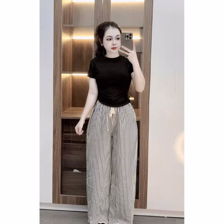 031 Set Đồ Basic Thoải Mái – Áo Thun Đen Ôm Dáng & Quần Suông Kẻ Sọc - Ảnh 2