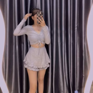Set Áo Croptop Tay Dài Kèm Chân Váy Xòe - Lê Phương Boutique