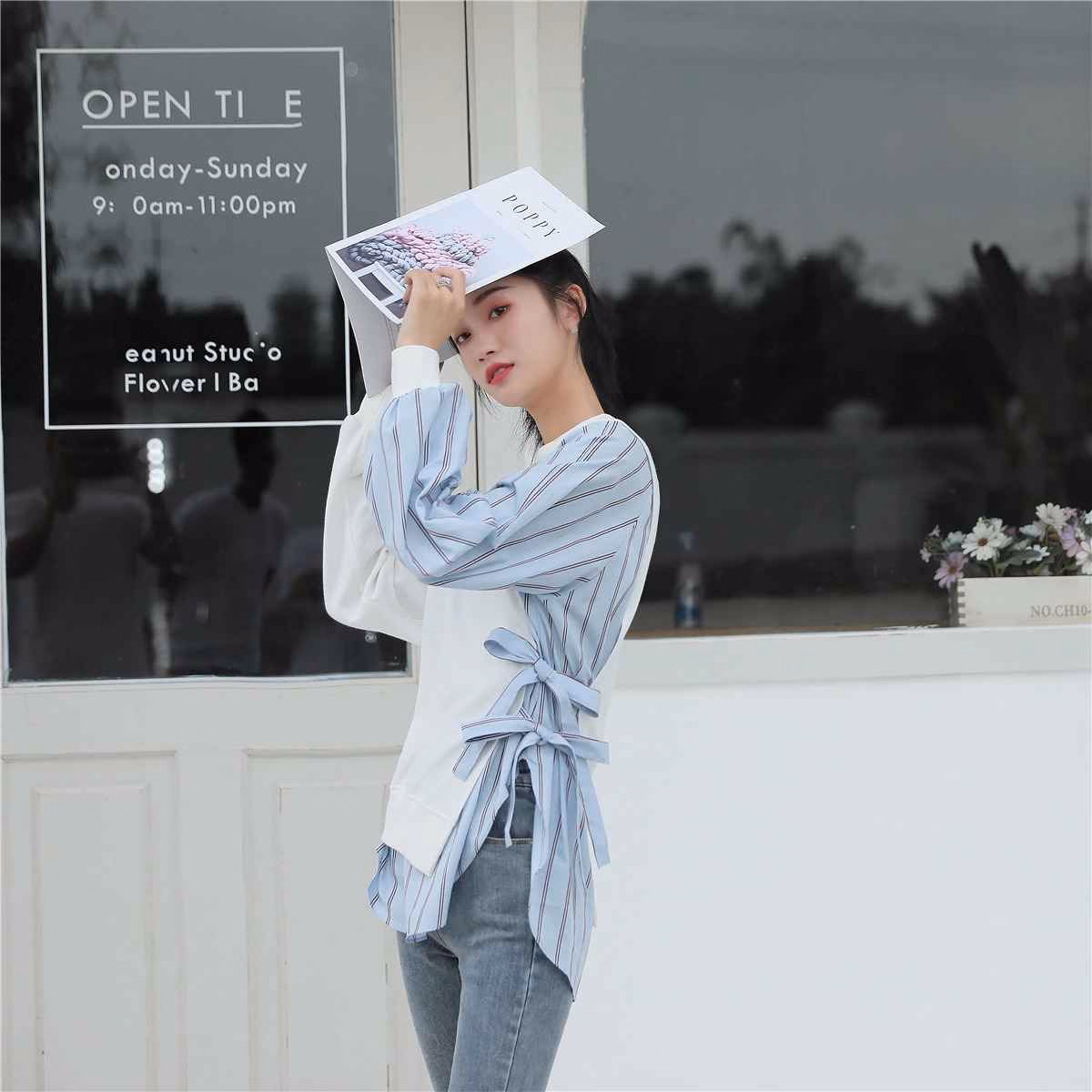 Áo Sweater Trắng Bất Đối Xứng Sọc Xanh Thắt Nơ - Mushroom Lee - Ảnh 5