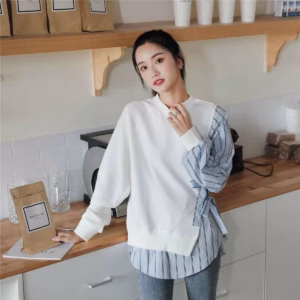 Áo Sweater Trắng Bất Đối Xứng Sọc Xanh Thắt Nơ - Mushroom Lee