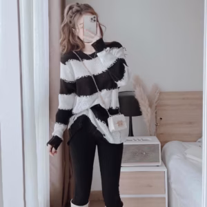 Áo Len Dệt Kim Tay Dài Sọc Đen Trắng Cá Tính - Vanass