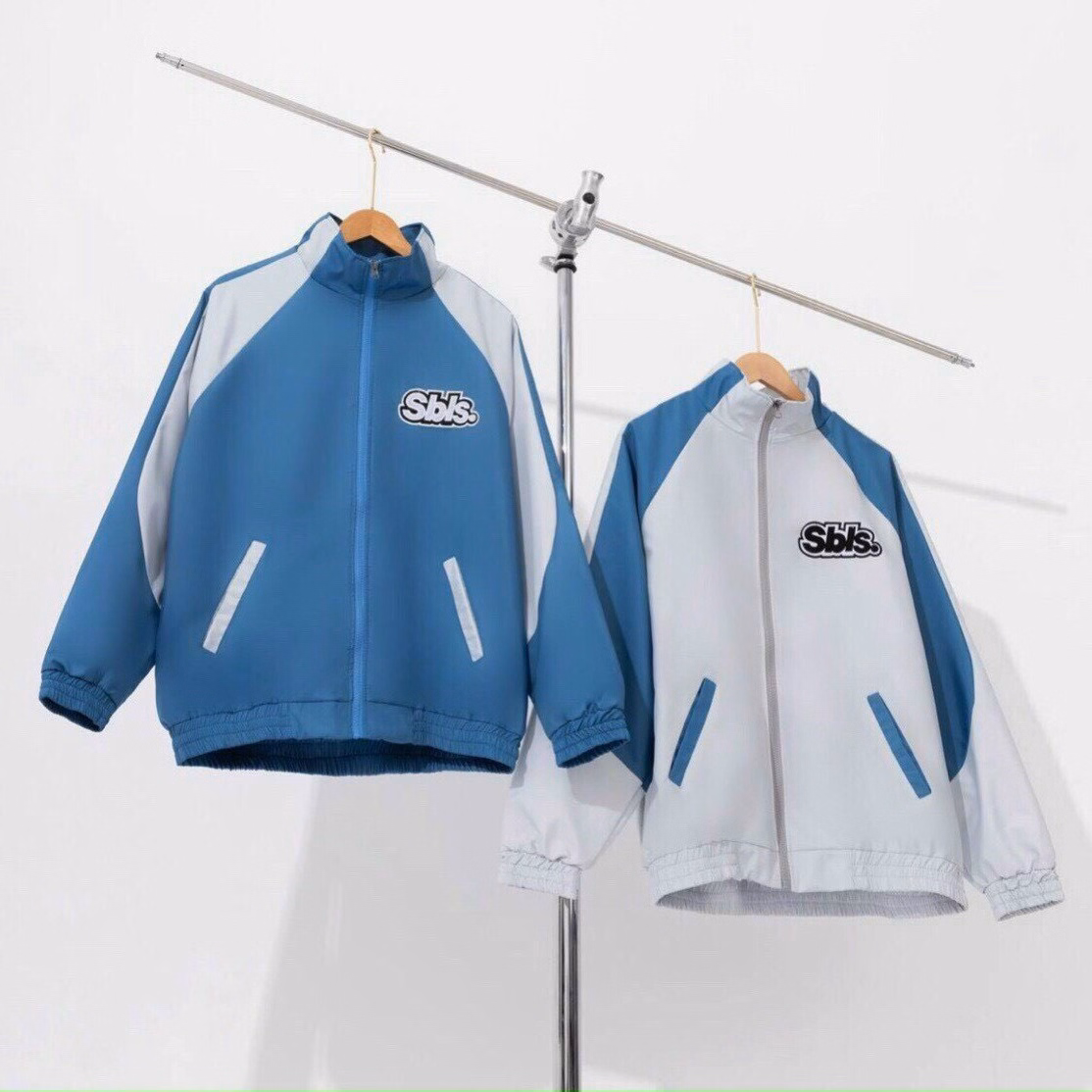 Áo Khoác Dù Nam Nữ Miss Floss Jacket Chất Vải Gió 2 Lớp Form Rộng Thời Trang Freesize Màu Xanh/ Trắng Sht33 - Shthouse