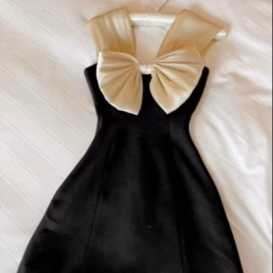 Đầm Trễ Vai Đính Kèm Nơ Sang Chảnh V486 - Haka Mây