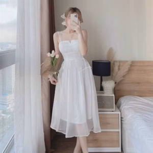 Đầm Lụa Tiểu Thư 2 Dây Cổ Chữ V Ở Giữa Nữ Tính V96 - Cloudy Dress
