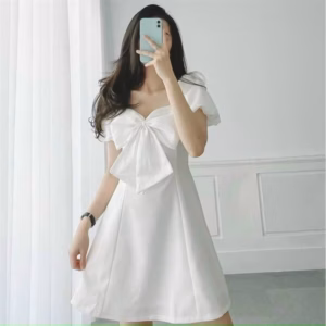 Váy Ngắn Màu Trắng Dán Chữ A Áo Kèm Nơ Xinh Xắn V105 - Cloudy Dress