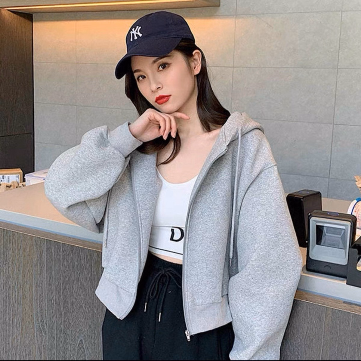 Áo Khoác Nữ Croptop Chất Vải Nỉ Trơn Dây Kéo Có Nón Cao Cấp - Htm Fashion