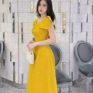 Đầm Tapda Phồng Vai Cổ Chữ V Ôm Eo Dáng Xòe V940H - Aine