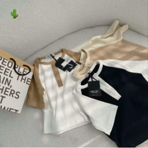 Áo Thun Nữ Croptop Cổ Tròn Tay Ngắn Phối Màu Cổ Đơm Nút - Ausa House